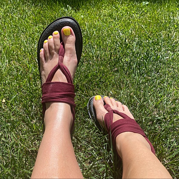 Sanuk Shoes - 🌈 Sanuk Yoga Mat Comfort Sandals Black & Burgundy Size 8 🌈